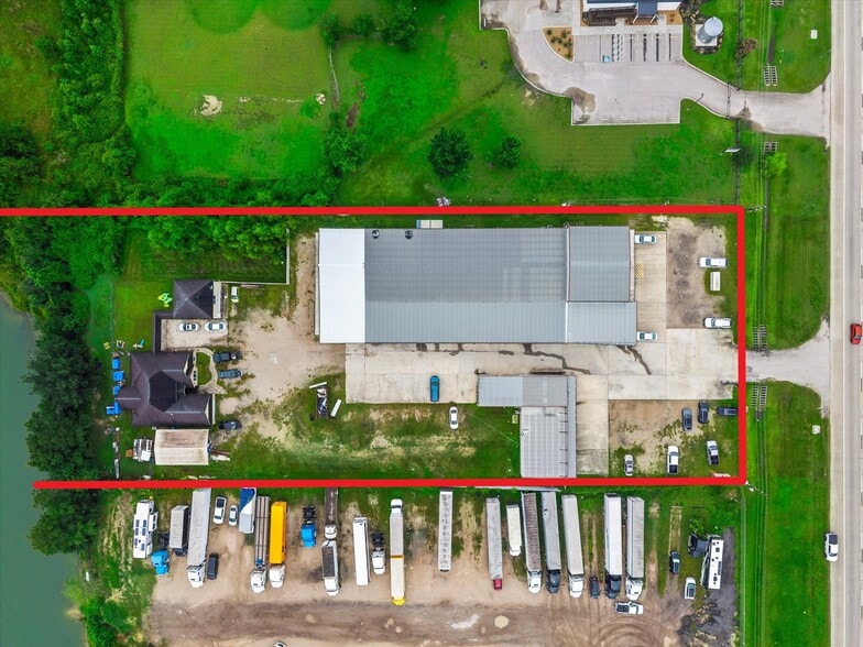 11066 Highway 242, Conroe, TX à vendre - Photo du bâtiment - Image 2 de 8