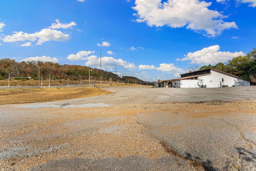 76 Wright Hill Lane, Pineville, MO for sale - Building Photo - Image 3 of 4
