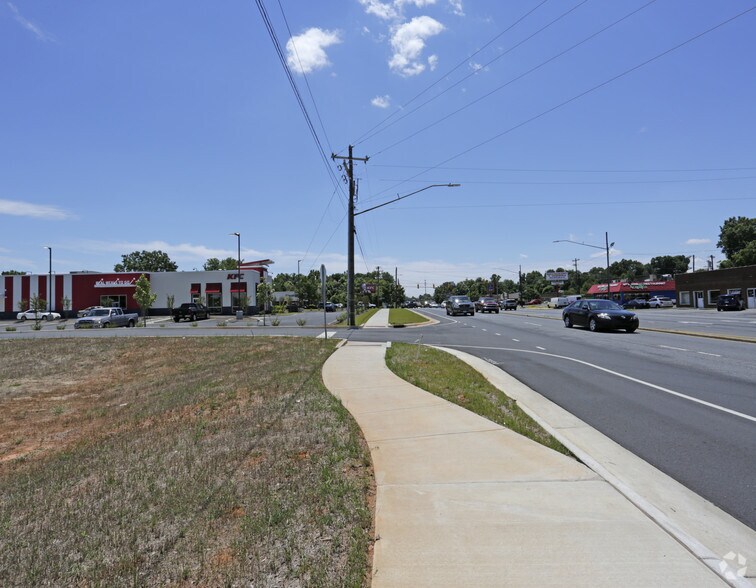 511 S Cannon Blvd, Kannapolis, NC à vendre - Photo du bâtiment - Image 2 de 3
