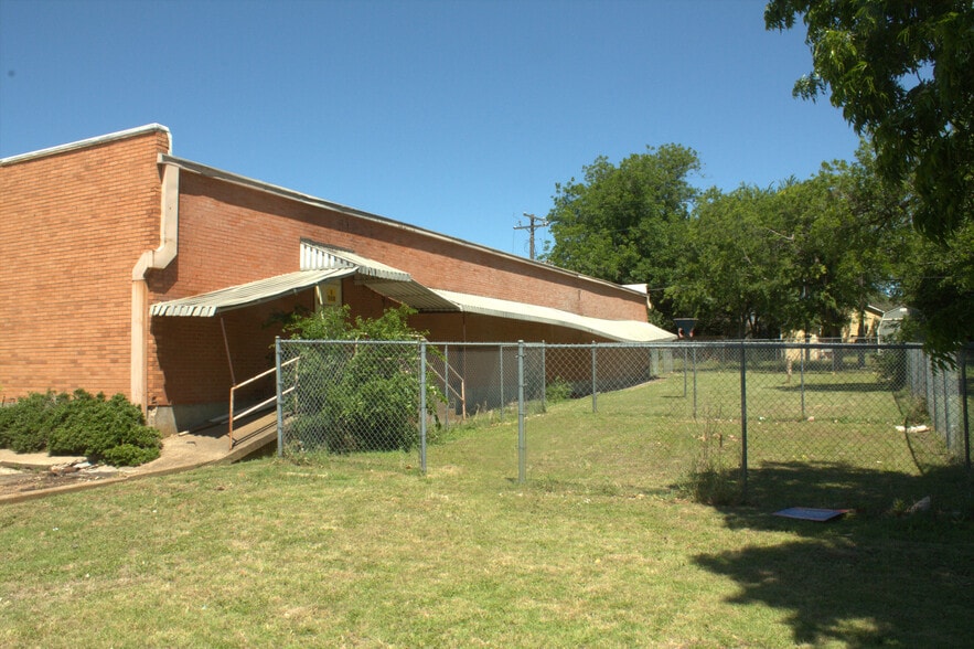 1901-1905 N 25th St, Waco, TX à vendre - Photo du bâtiment - Image 2 de 3