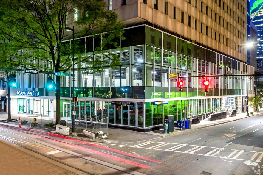 129 W Trade St, Charlotte, NC for lease - Building Photo - Image 2 of 20