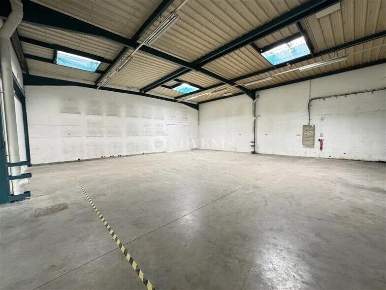 Flex in Tremblay-en-France for lease - Interior Photo - Image 3 of 8