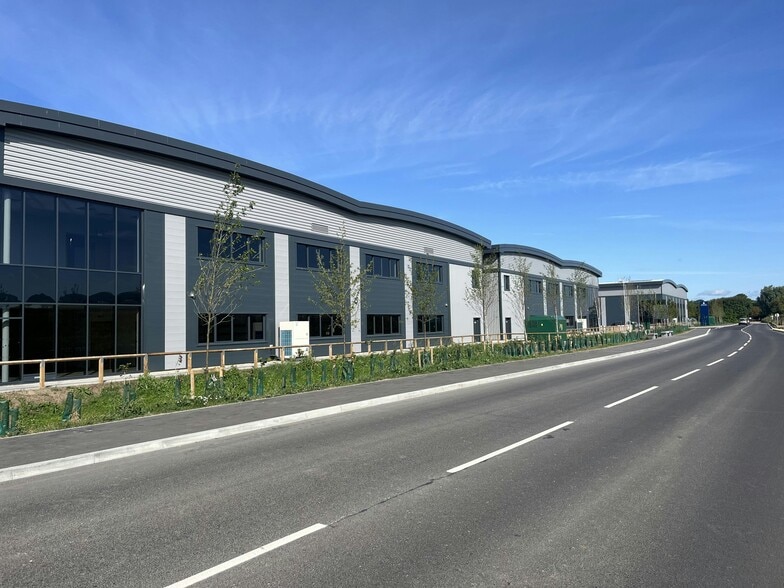 Cecil Pashley Way, Shoreham By Sea for lease - Building Photo - Image 3 of 10