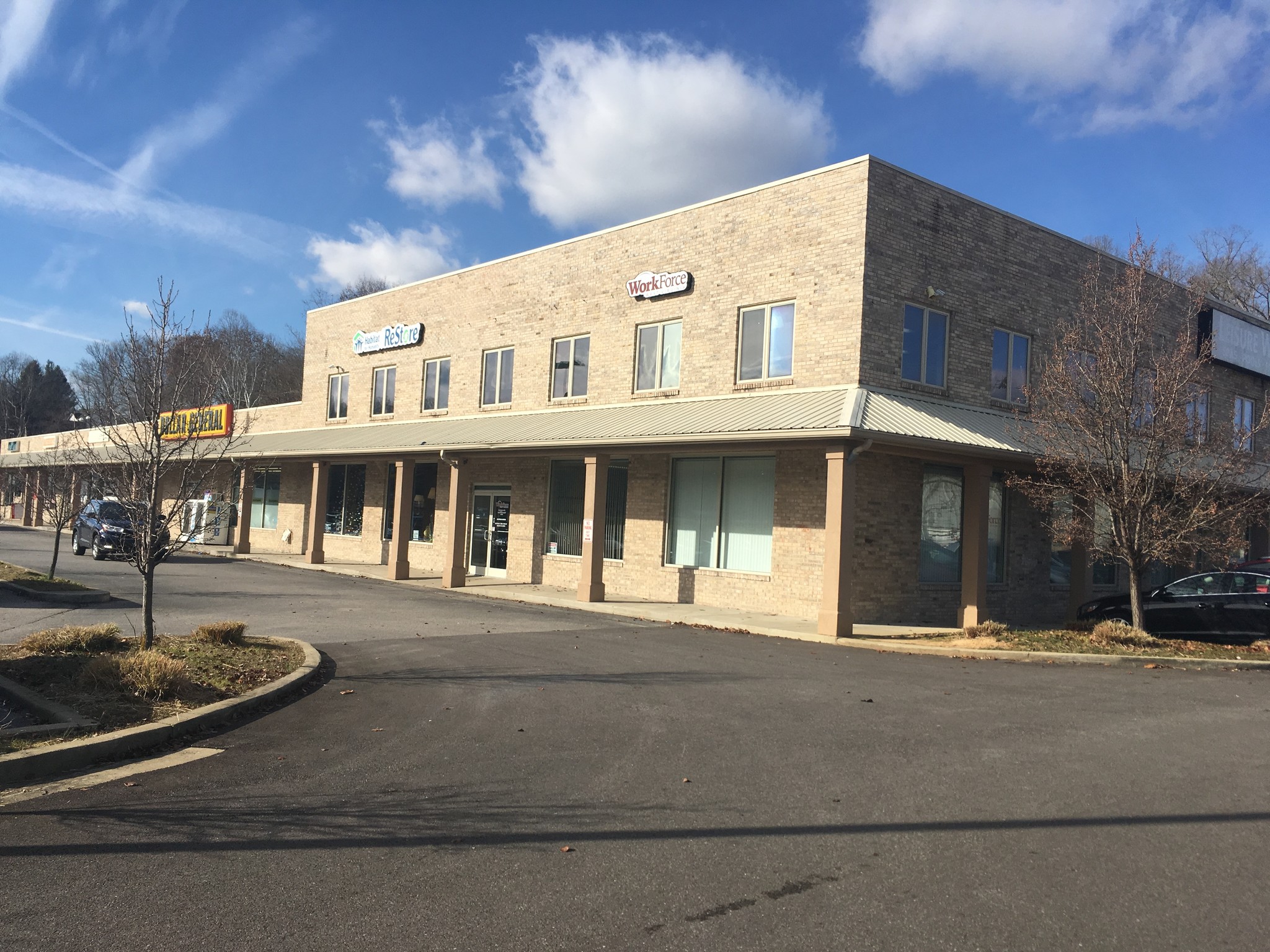 3522-3547 Teays Valley Rd, Hurricane, WV for lease Building Photo- Image 1 of 2