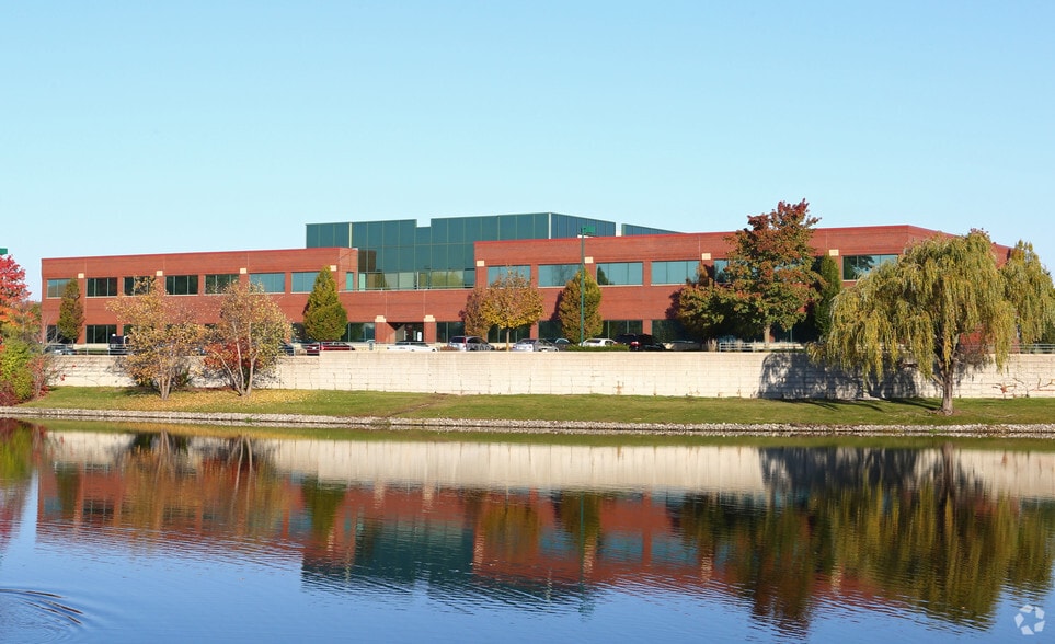 400 N Lakeview Pky, Vernon Hills, IL for sale - Building Photo - Image 3 of 14