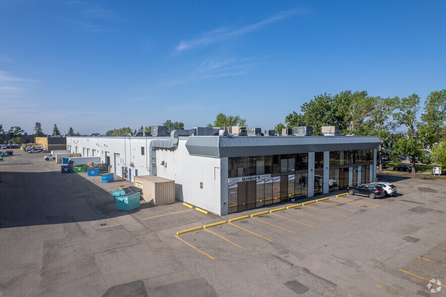 4712 13th St NE, Calgary, AB à louer - Photo du bâtiment - Image 3 de 8