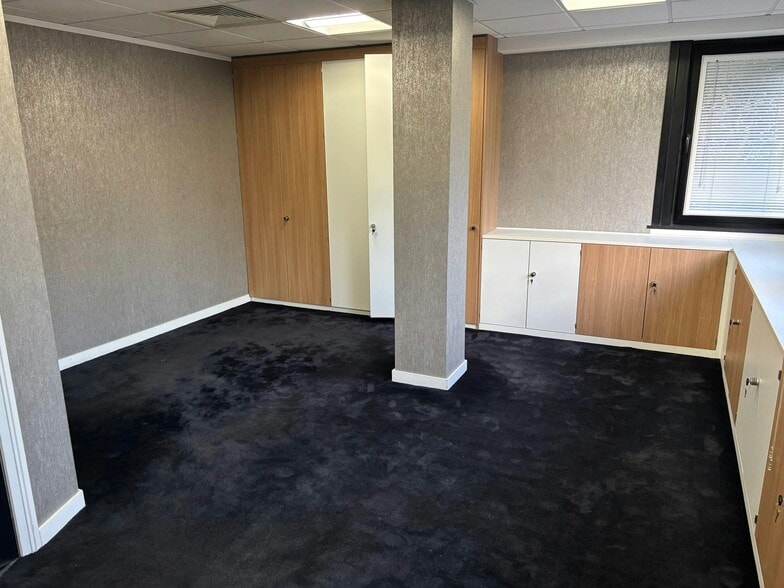 53 Theobald St, Borehamwood for lease - Building Photo - Image 2 of 6