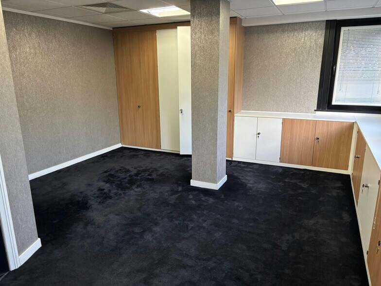 53 Theobald St, Borehamwood à louer - Photo du bâtiment - Image 2 de 6