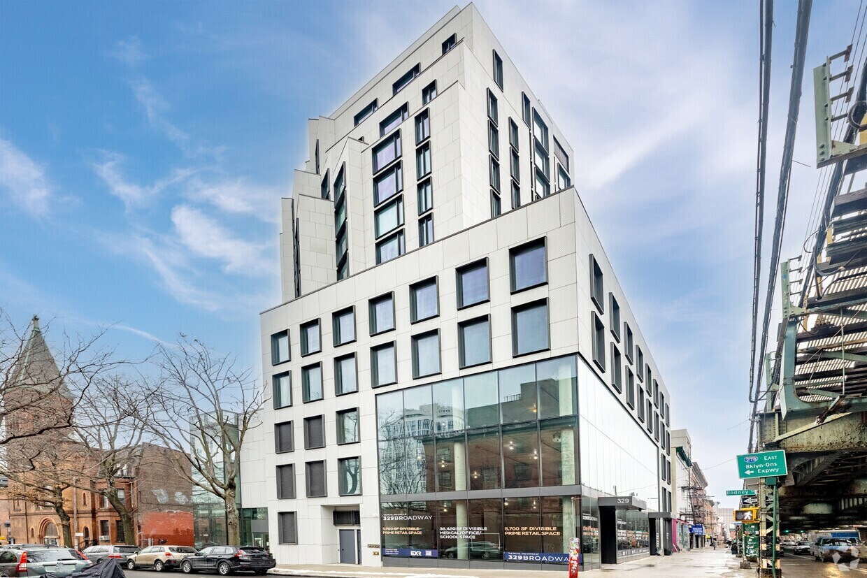 329 Broadway, Brooklyn, NY à louer Photo du bâtiment- Image 1 de 4