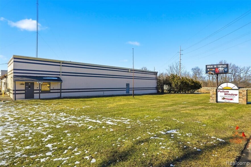 415 N Lafayette St, South Lyon, MI à vendre - Photo du bâtiment - Image 3 de 41