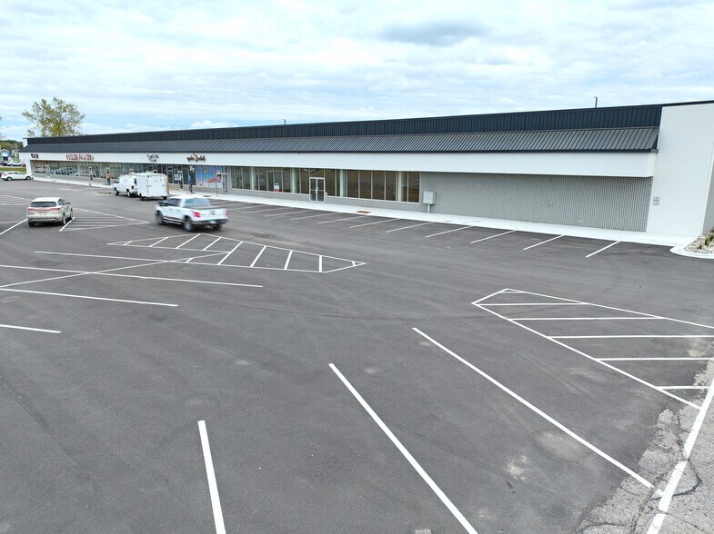 1605 1st St S, Willmar, MN à louer - Photo du bâtiment - Image 3 de 35