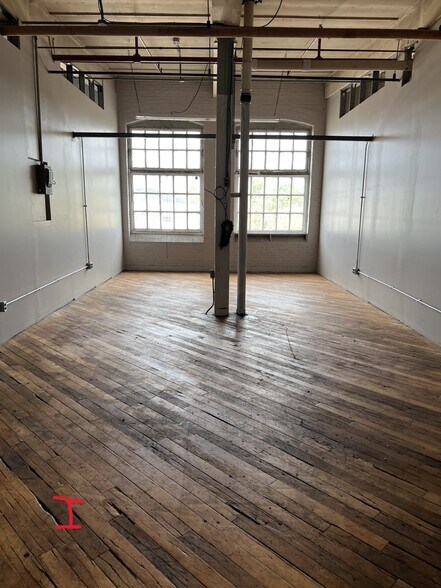 141 Canal St, Nashua, NH à louer - Photo du bâtiment - Image 3 de 5