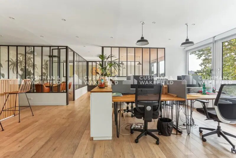 Office in Puteaux for lease - Interior Photo - Image 2 of 10