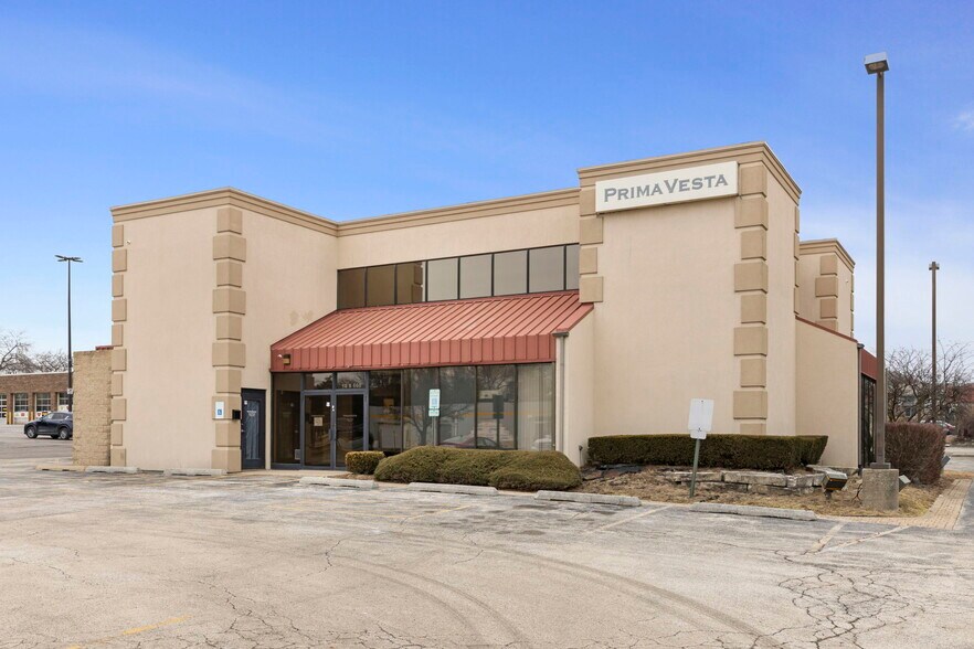 10S660 Kingery Hwy, Willowbrook, IL à vendre - Photo du bâtiment - Image 2 de 35