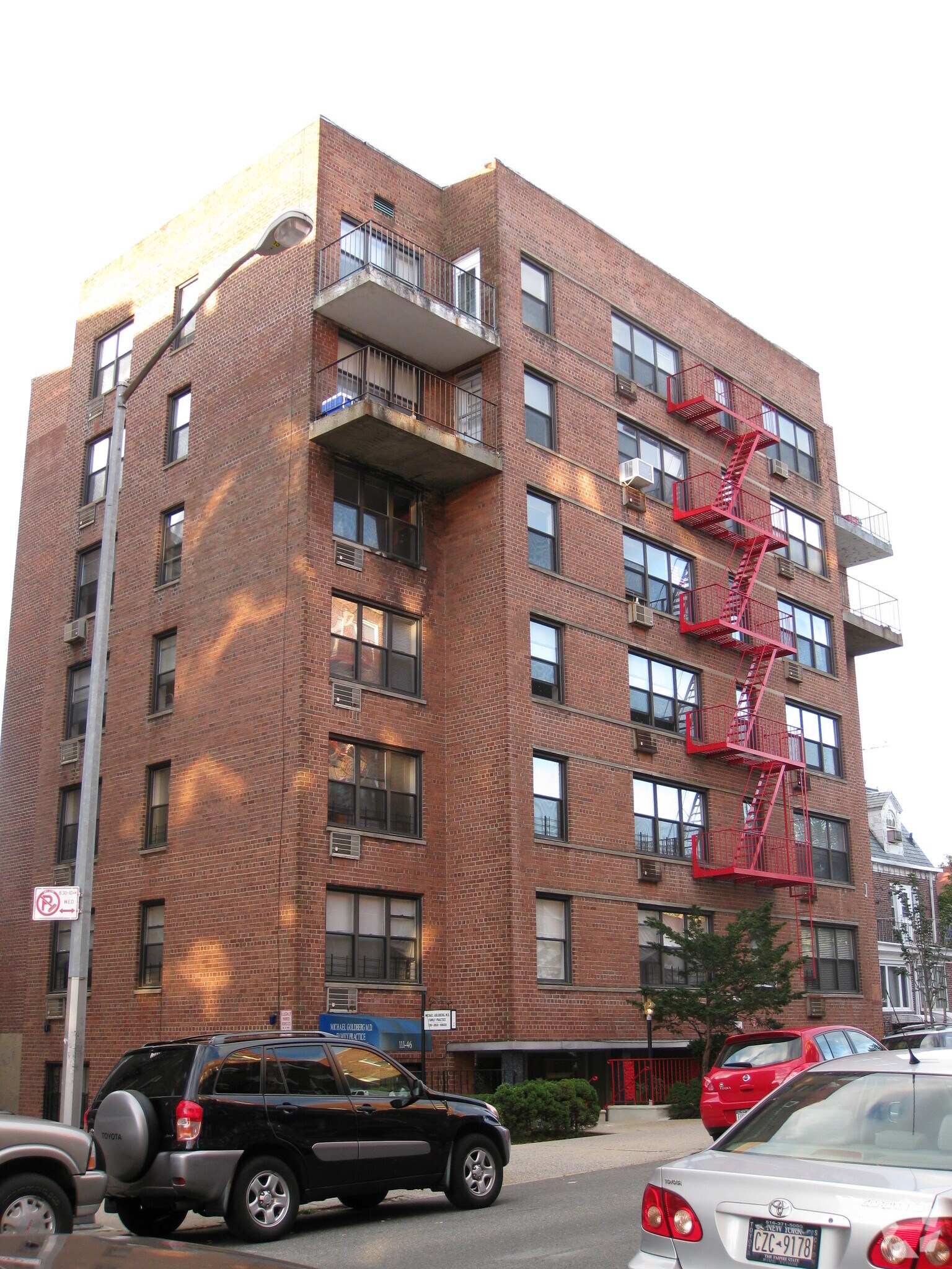 11146 76th Dr, Forest Hills, NY for lease Primary Photo- Image 1 of 12