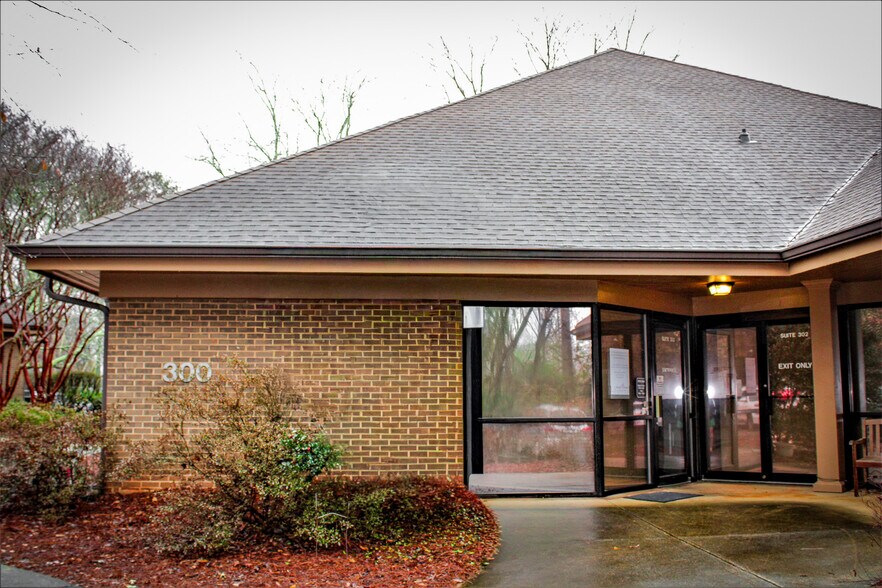 700 Sunset Dr, Athens, GA à louer - Photo du bâtiment - Image 2 de 6