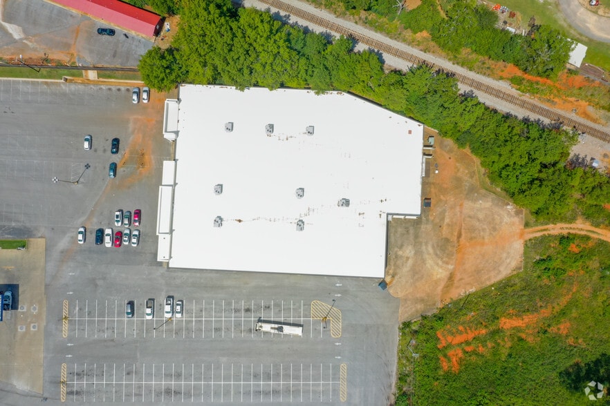 210 Haynes St, Talladega, AL for lease - Building Photo - Image 2 of 8