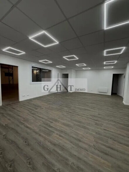 Industrial in Neuilly-sur-Marne for lease - Interior Photo - Image 3 of 3