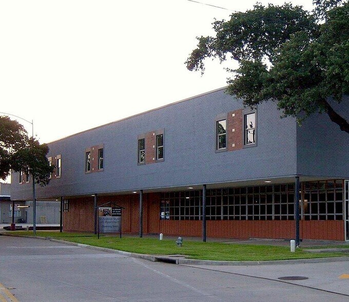 612 W Texas Ave, Baytown, TX à vendre - Photo du bâtiment - Image 3 de 12