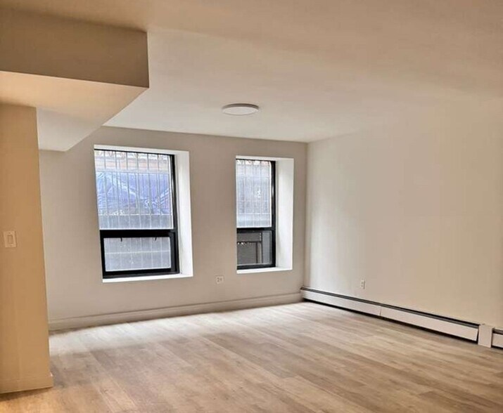 245 E 13th St, New York, NY à louer - Photo du bâtiment - Image 2 de 7