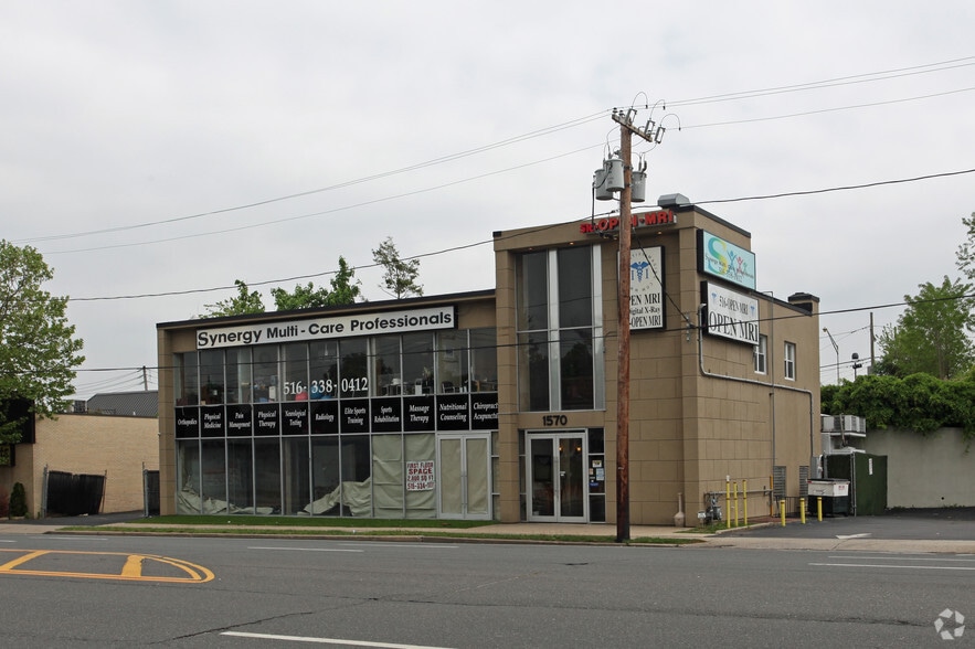 1570 Old Country Rd, Westbury, NY for lease - Primary Photo - Image 1 of 8