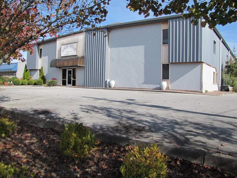 2008 American Way, Kingsport, TN à vendre - Photo du bâtiment - Image 2 de 2