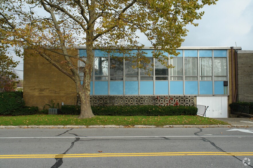 5000 Brush Hollow Rd, Westbury, NY à louer - Photo du bâtiment - Image 3 de 3