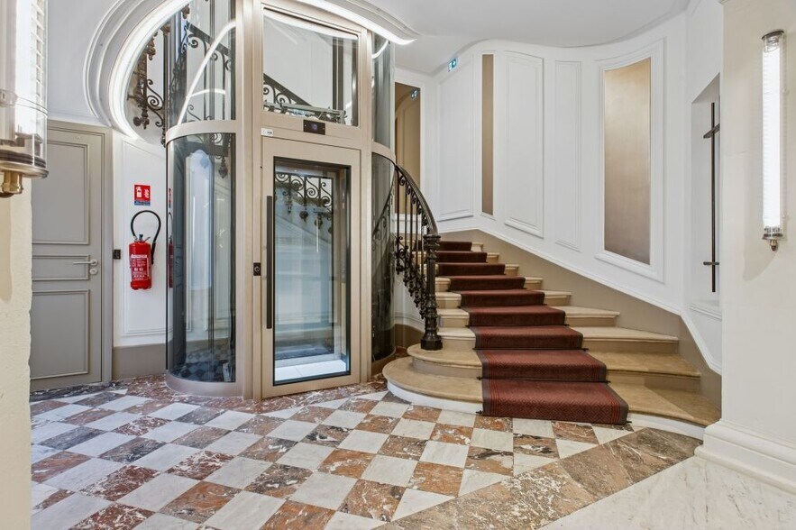 90 Rue De Miromesnil, Paris for lease - Lobby - Image 3 of 9