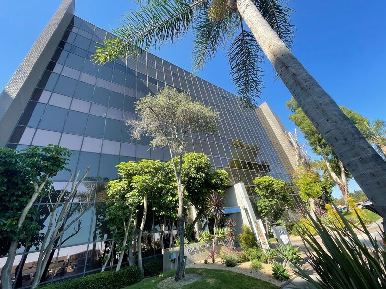 12665 Garden Grove Blvd, Garden Grove, CA à louer - Photo du bâtiment - Image 1 de 5