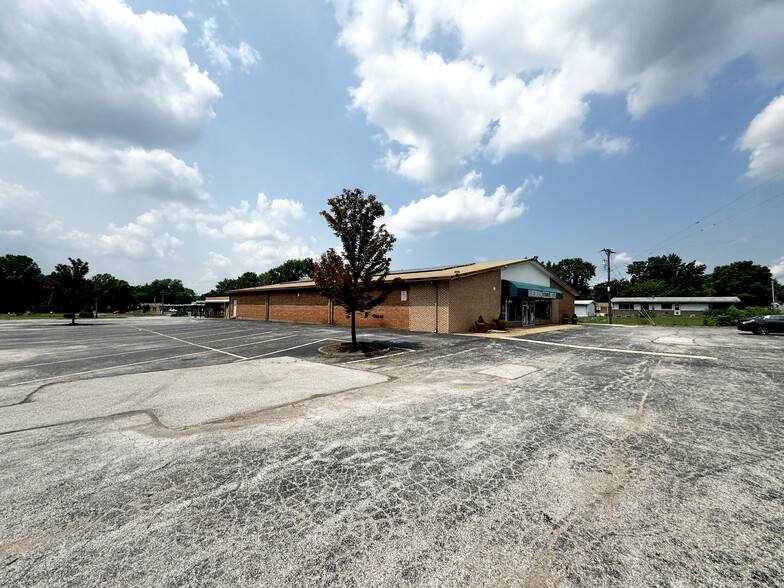 13225 New Halls Ferry Rd, Florissant, MO for lease - Building Photo - Image 2 of 4