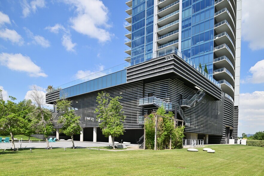 3130 N Harwood St, Dallas, TX à vendre - Photo du bâtiment - Image 2 de 2