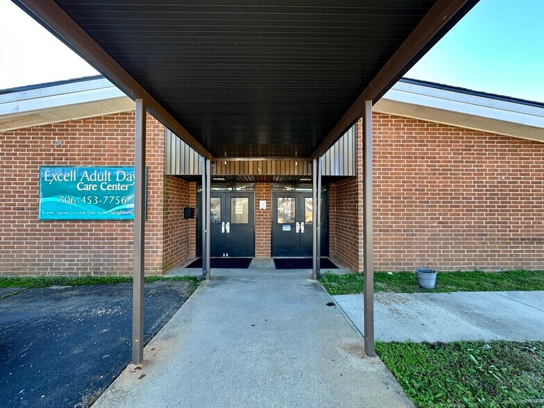 504 Martin Luther King Jr Dr, Greensboro, GA à vendre - Photo du bâtiment - Image 3 de 40