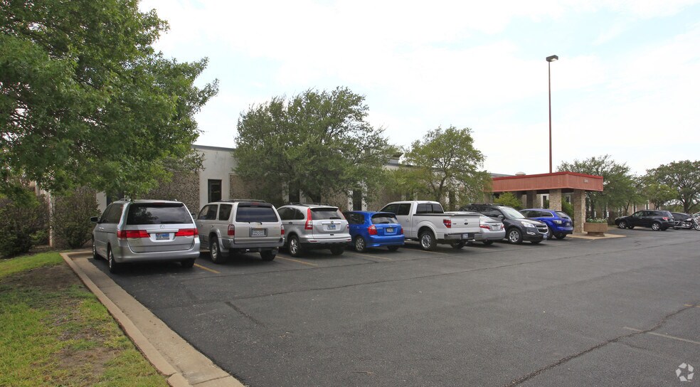 2215 Kramer Ln, Austin, TX for lease - Building Photo - Image 2 of 2
