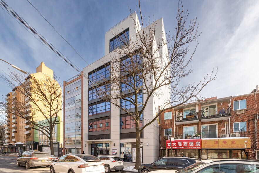 13320 41st Rd, Flushing, NY à vendre - Photo principale - Image 1 de 32