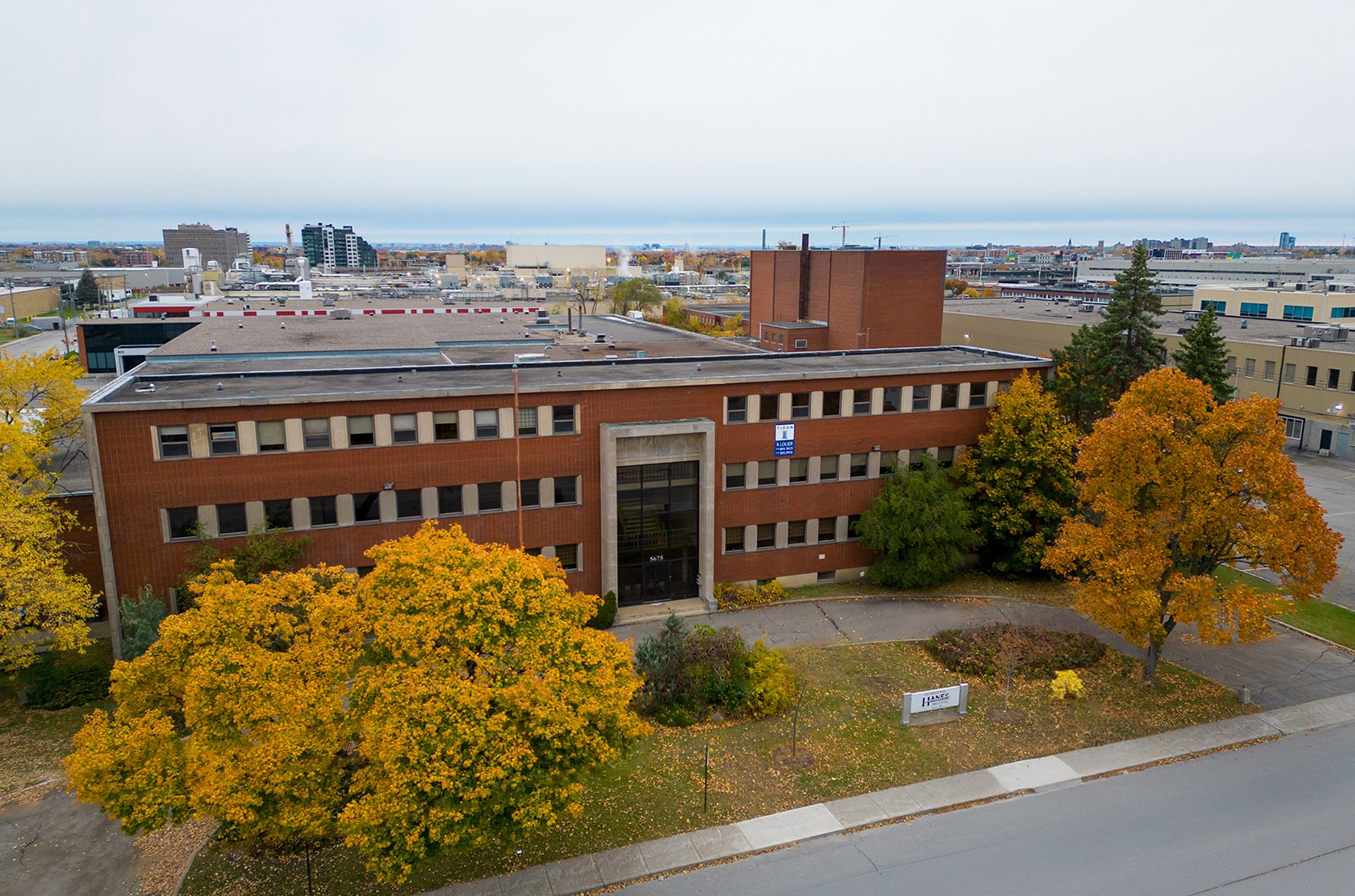 8270-8310 Ch Devonshire, Mt Royal, QC for lease Building Photo- Image 1 of 5