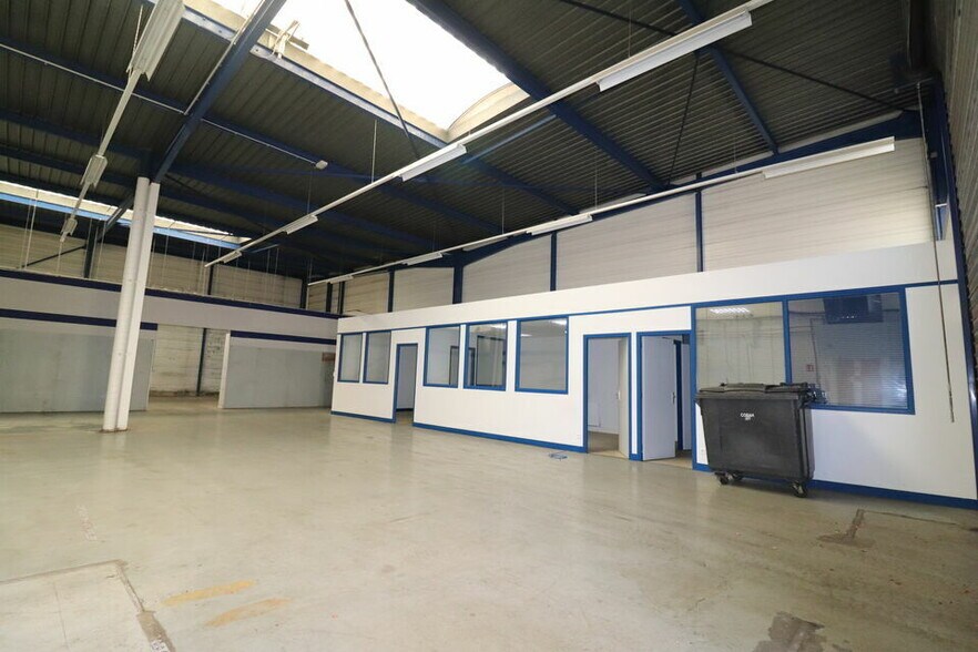 Flex in Le Havre for lease - Building Photo - Image 3 of 5