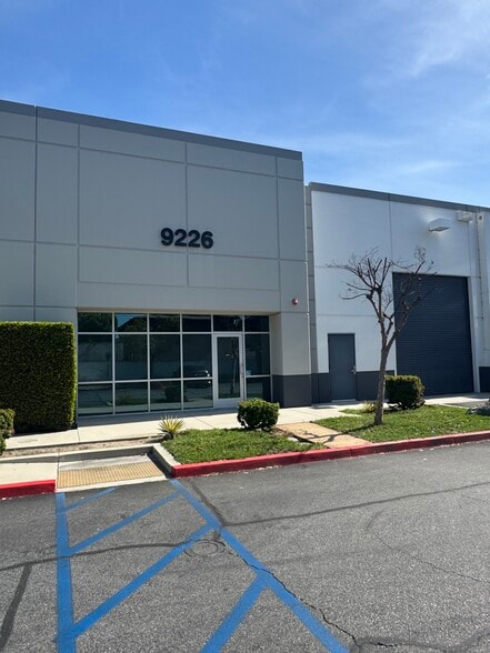 9220-9268 1/2 Hall Rd, Downey, CA for lease - Building Photo - Image 1 of 12