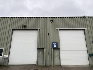 Plus de détails pour 1-3 Avenue Jean Pierre Timbaud, Trappes - Industriel à louer