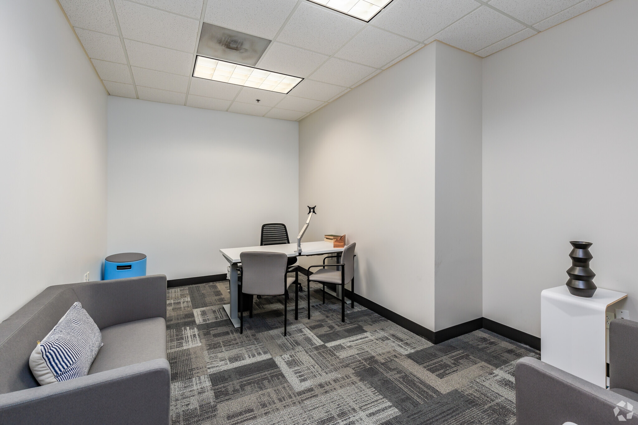 11815 Fountain Way, Newport News, VA for lease Interior Photo- Image 1 of 2