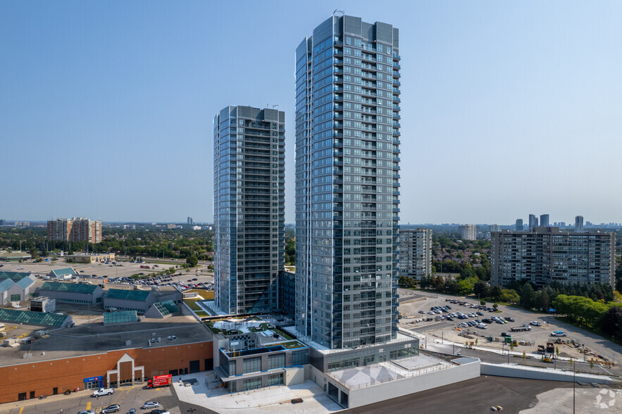 1 Promenade Cir, Vaughan, ON à louer - Photo du bâtiment - Image 3 de 3