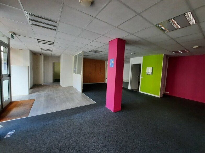 Office in Rouen for lease - Interior Photo - Image 3 of 19