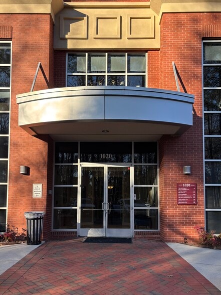 1020 Southhill Dr, Cary, NC for lease - Building Photo - Image 2 of 16