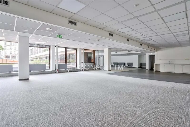 Bureau dans Saint-Cloud à louer - Photo du bâtiment - Image 2 de 9