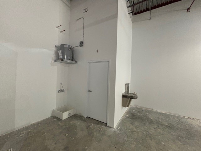 901-945 Shaker Rd, Longmeadow, MA for lease - Building Photo - Image 3 of 12