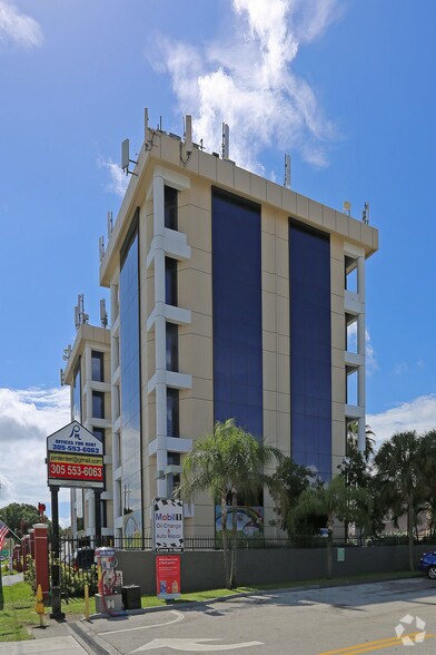 11890 SW 8th St, Miami, FL à louer - Photo du bâtiment - Image 3 de 23