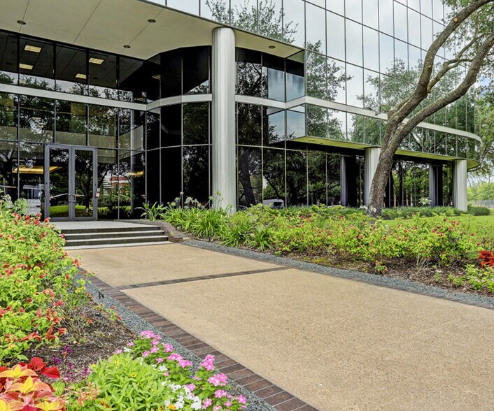 11011 Richmond Ave, Houston, TX à louer - Photo du bâtiment - Image 3 de 11