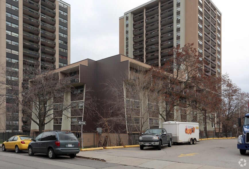 181 John St N, Hamilton, ON à vendre - Photo du bâtiment - Image 1 de 3