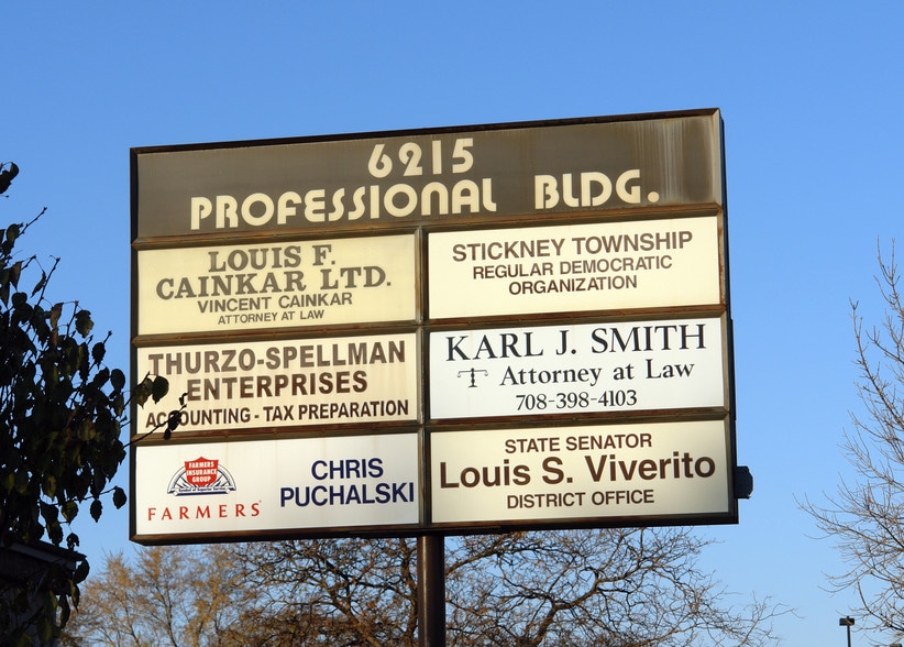 6215 W 79th St, Burbank, IL for lease - Pylon Photo - Image 3 of 3