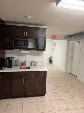 Plus de détails pour 4616 NW 133rd St, Opa Locka, FL - Industriel à louer