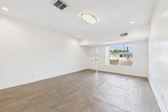 13615 Victory Blvd, Van Nuys, CA for lease Interior Photo- Image 2 of 2